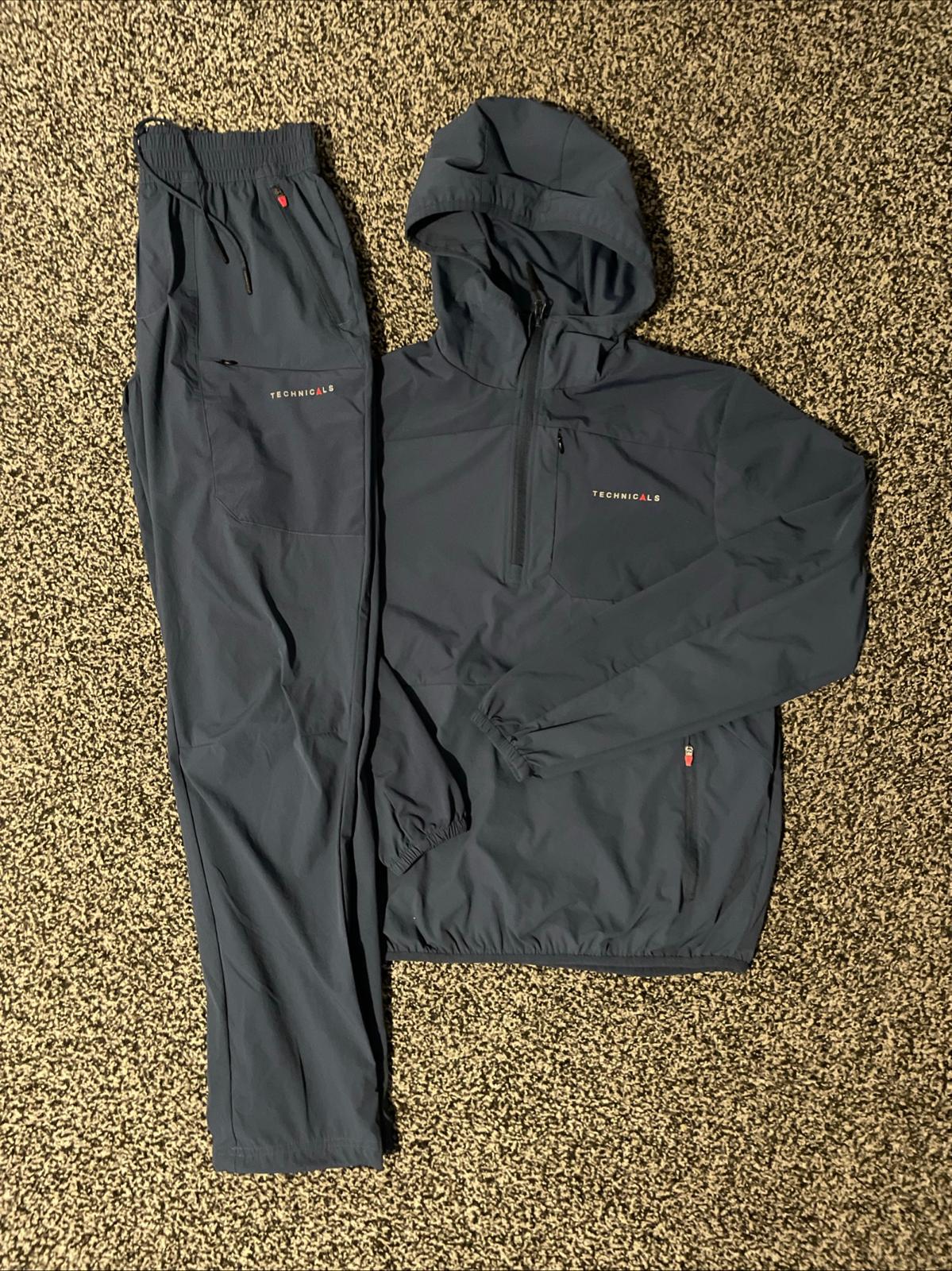 Track suit 